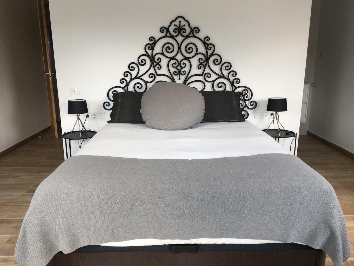 Torre De La Ferreria Apartment Tona ภายนอก รูปภาพ